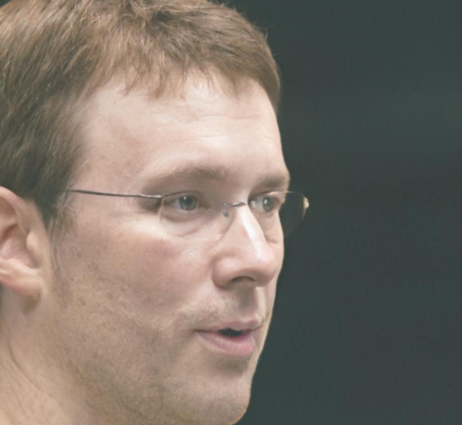 Portrait de Marc Dubois, conseiller financier senior